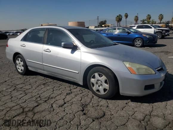 2006 Honda Accord LX с VIN 1HGCM56416A037636, выставлен на аукционе Copart как лот 90340455 с пробегом 180 566 миль миль и Списание • Salvage title. История ставок и продаж доступна на DreamBid. Изображение 4.