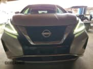 ✅ 2023 Nissan Murano S • VIN: 5N1AZ2AJ6PC107264 • Lot: 52652415. Wystawiony na Copart z przebiegiem 34 431 mil. Bezpłatny archiwum sprzedaży aukcyjnych z USA i szczegółowy raport historii pojazdu na DreamBid. Zdjęcie 5.