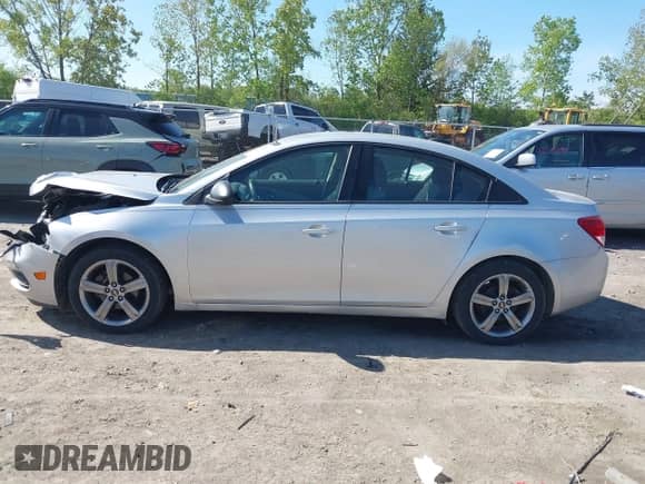 2015 Chevrolet Cruze LS z VIN 1G1PB5SH9F7118761, wystawiony jako IAAI lot #42252338 z przebiegiem 107 981 mil mil oraz . Historia ofert i sprzedaży dostępna na DreamBid. Obrazek 14.