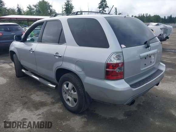 ✅ 2004 Acura MDX • VIN: 2HNYD18284H560301 • Lot: 42432224. Listed on IAAI with 223,181 mi. Free auction sales archive from the USA and detailed vehicle history report at DreamBid. Image 3.