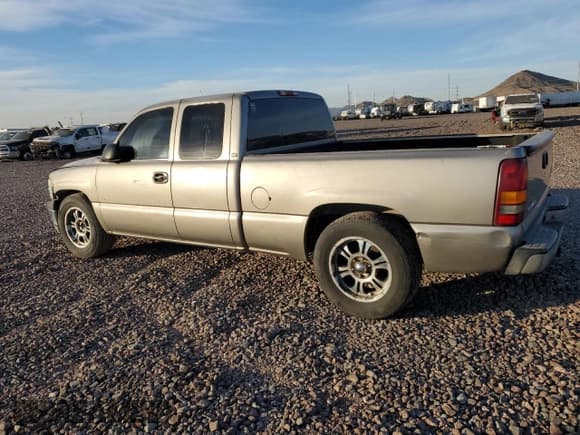 ✅ 2001 Chevrolet Silverado 1500 • VIN: 2GCEC19W311130130 • Лот: 81270584. Опубликован ранее на Copart с пробегом 281 025 миль. Бесплатный доступ к архиву аукционных продаж из США и подробный отчёт об истории автомобиля на DreamBid. Изображение 2.