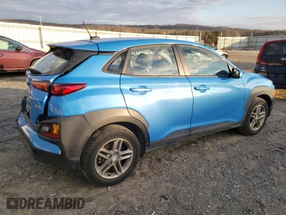 2020 Hyundai Kona SE z VIN KM8K1CAA0LU586836, wystawiony jako Copart lot #70412412 z przebiegiem 73 857 mil mil oraz . Historia ofert i sprzedaży dostępna na DreamBid. Obrazek 3.