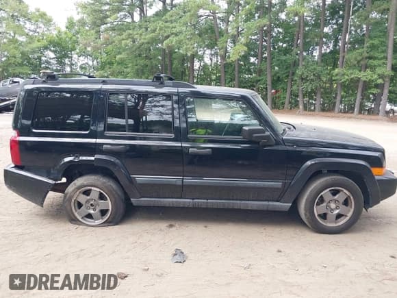 ✅ 2006 Jeep Commander • VIN: 1J8HH48N56C126051 • Lot: 42711962. Listed on IAAI with 210,509 mi. Free auction sales archive from the USA and detailed vehicle history report at DreamBid. Image 13.