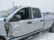 2005 Dodge 3500 SLT z VIN 3D7LS38C45G825555, wystawiony jako IAAI lot #41225480 z przebiegiem 111 757 mil mil oraz . Historia ofert i sprzedaży dostępna na DreamBid. Obrazek 14.