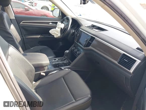 ✅ 2018 Volkswagen Atlas SEL • VIN: 1V2SR2CA0JC561196 • Лот: 43492384. Опубликован ранее на IAAI с пробегом 177 776 миль. Бесплатный доступ к архиву аукционных продаж из США и подробный отчёт об истории автомобиля на DreamBid. Изображение 5.