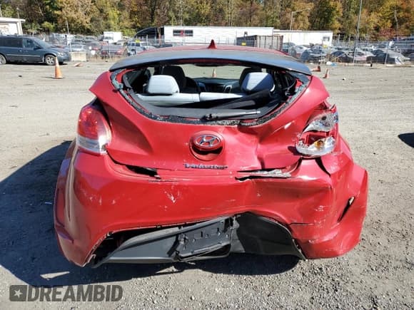 ✅ 2013 Hyundai Veloster w/Gray Int • VIN: KMHTC6AD7DU096583 • Lot: 77588864. Wystawiony na Copart z przebiegiem 98 186 mil. Bezpłatny archiwum sprzedaży aukcyjnych z USA i szczegółowy raport historii pojazdu na DreamBid. Zdjęcie 6.