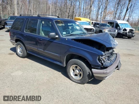 ✅ 1995 Ford Explorer Eddie Bauer • VIN: 1FMDU34XXSZB60685 • Lot: 51036195. Listed on Copart with 209,511 mi. Free auction sales archive from the USA and detailed vehicle history report at DreamBid. Image 4.