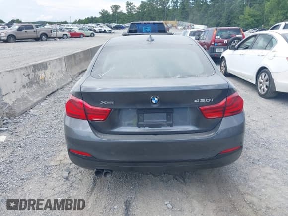✅ 2018 BMW 4 Series 430i xDrive • VIN: WBA4J3C57JBG91928 • Lot: 42699996. Wystawiony na IAAI z przebiegiem 147 351 mil. Bezpłatny archiwum sprzedaży aukcyjnych z USA i szczegółowy raport historii pojazdu na DreamBid. Zdjęcie 16.