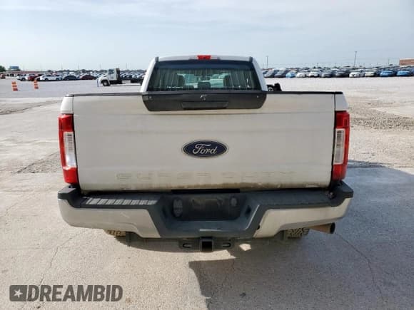 ✅ 2018 Ford F-250 XL • VIN: 1FT7X2A60JEC55485 • Лот: 52981315. Опубликован ранее на Copart с пробегом 123 611 миль. Бесплатный доступ к архиву аукционных продаж из США и подробный отчёт об истории автомобиля на DreamBid. Изображение 6.