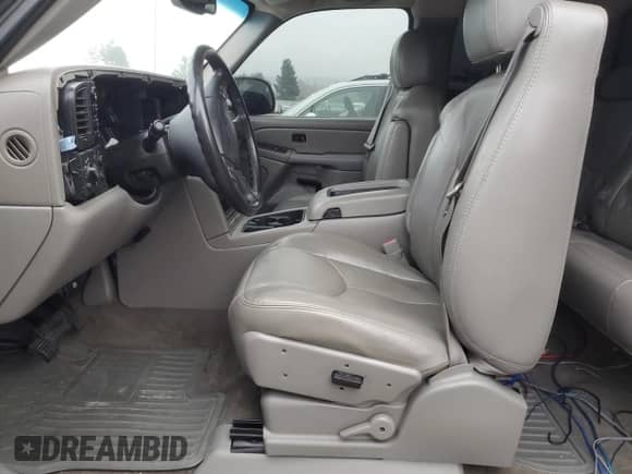 2006 Chevrolet Silverado 1500 LT2 z VIN 1GCEK19T16Z124365, wystawiony jako Copart lot #85999704 z przebiegiem Nie podano mil oraz Szkoda całkowita • Salvage title. Historia ofert i sprzedaży dostępna na DreamBid. Obrazek 7.