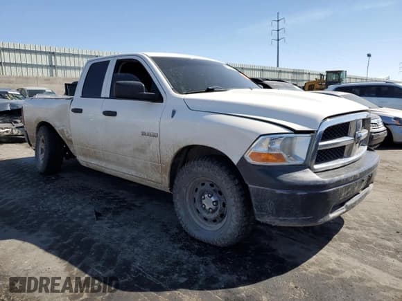 ✅ 2009 Dodge 1500 SLT • VIN: 1D3HB18P29S748455 • Lot: 73020254. Wystawiony na Copart z przebiegiem 195 566 mil. Bezpłatny archiwum sprzedaży aukcyjnych z USA i szczegółowy raport historii pojazdu na DreamBid. Zdjęcie 4.