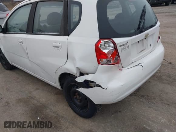 ✅ 2008 Chevrolet Aveo LS • VIN: KL1TD66698B254717 • Lot: 41540925. Wystawiony na IAAI z przebiegiem 137 597 mil. Bezpłatny archiwum sprzedaży aukcyjnych z USA i szczegółowy raport historii pojazdu na DreamBid. Zdjęcie 6.