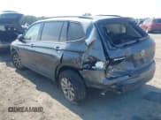 ✅ 2019 Volkswagen Tiguan S • VIN: 3VV1B7AX4KM085980 • Lot: 42156717. Wystawiony na IAAI z przebiegiem 103 104 mil. Bezpłatny archiwum sprzedaży aukcyjnych z USA i szczegółowy raport historii pojazdu na DreamBid. Zdjęcie 3.