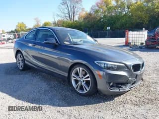 ✅ 2015 BMW 2 Series 228i xDrive • VIN: WBA1F7C57FVX96354 • Lot: 43548450. Wystawiony na IAAI z przebiegiem 86 596 mil. Bezpłatny archiwum sprzedaży aukcyjnych z USA i szczegółowy raport historii pojazdu na DreamBid. Zdjęcie 1.