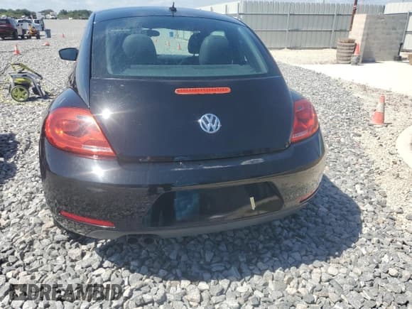 ✅ 2015 Volkswagen Beetle Fleet Edition • VIN: 3VWF17AT1FM635708 • Lot: 57883595. Listed on Copart with 90,937 mi. Free auction sales archive from the USA and detailed vehicle history report at DreamBid. Image 6.