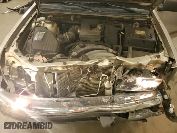 ✅ 2004 Chevrolet Colorado 1SE LS Z71 • VIN: 1GCDT136748170040 • Лот: 57567325. Опубликован ранее на Copart с пробегом 126 598 миль. Бесплатный доступ к архиву аукционных продаж из США и подробный отчёт об истории автомобиля на DreamBid. Изображение 11.