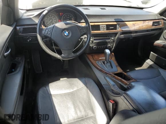 ✅ 2008 BMW 3 Series 328i • VIN: WBAVA33508KX85838 • Lot: 52621395. Wystawiony na Copart z przebiegiem 172 406 mil. Bezpłatny archiwum sprzedaży aukcyjnych z USA i szczegółowy raport historii pojazdu na DreamBid. Zdjęcie 8.