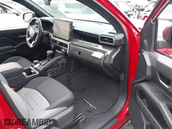 ✅ 2025 Toyota Tacoma SR • VIN: 3TYLB5JN1ST062638 • Лот: 42359245. Опубликован ранее на IAAI с пробегом 3 335 миль. Бесплатный доступ к архиву аукционных продаж из США и подробный отчёт об истории автомобиля на DreamBid. Изображение 5.