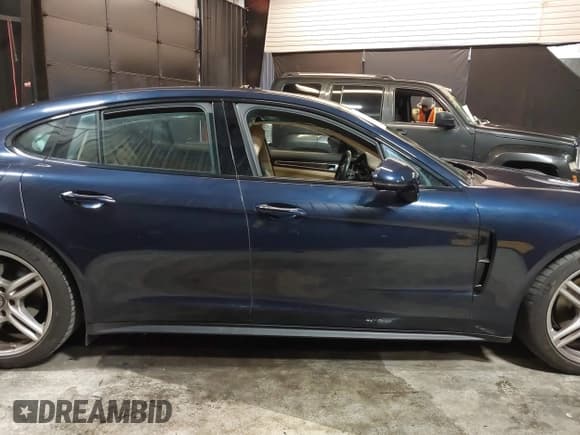 ✅ 2022 Porsche Panamera • VIN: WP0AJ2A79NL100211 • Лот: 41385875. Опубликован ранее на IAAI с пробегом 7 066 миль. Бесплатный доступ к архиву аукционных продаж из США и подробный отчёт об истории автомобиля на DreamBid. Изображение 14.