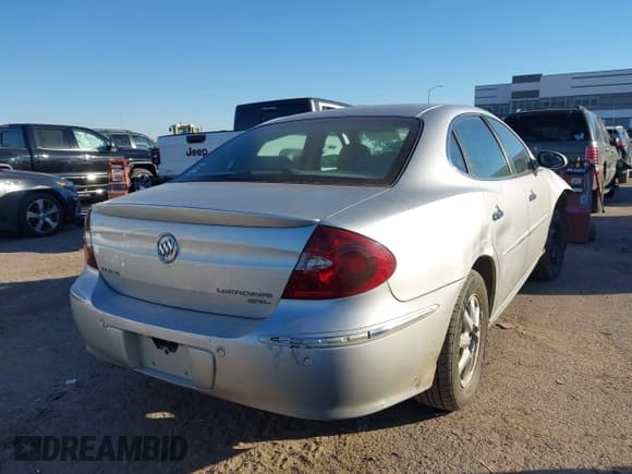 ✅ 2005 Buick LaCrosse CXL • VIN: 2G4WD532X51198490 • Lot: 43593015. Wystawiony na IAAI z przebiegiem Nie podano. Bezpłatny archiwum sprzedaży aukcyjnych z USA i szczegółowy raport historii pojazdu na DreamBid. Zdjęcie 4.
