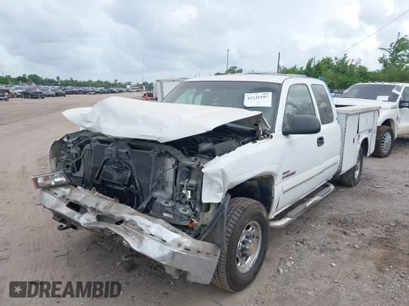 ✅ 2003 Chevrolet Silverado 2500HD LS • VIN: 1GCHC29113E249478 • Lot: 42145187. Listed on IAAI with 580,776 mi. Free auction sales archive from the USA and detailed vehicle history report at DreamBid. Image 2.