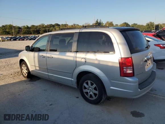 ✅ 2010 Chrysler Town & Country Touring Plus • VIN: 2A4RR8D1XAR496098 • Lot: 83935055. Wystawiony na Copart z przebiegiem 137 826 mil. Bezpłatny archiwum sprzedaży aukcyjnych z USA i szczegółowy raport historii pojazdu na DreamBid. Zdjęcie 2.