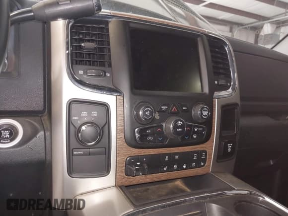 ✅ 2016 Ram 2500 • VIN: 3C6TR5FT8GG227838 • Lot: 43395217. Wystawiony na IAAI z przebiegiem 69 934 mil. Bezpłatny archiwum sprzedaży aukcyjnych z USA i szczegółowy raport historii pojazdu na DreamBid. Zdjęcie 19.