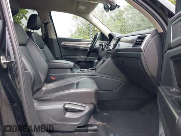 ✅ 2018 Volkswagen Atlas SE • VIN: 1V2LR2CA1JC517616 • Lot: 42724020. Listed on IAAI with 154,079 mi. Free auction sales archive from the USA and detailed vehicle history report at DreamBid. Image 5.