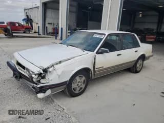 ✅ 1988 Chevrolet Celebrity • VIN: 1G1AW51W2J6260846 • Лот: 64575285. Опубликован ранее на Copart с пробегом 105 014 миль. Бесплатный доступ к архиву аукционных продаж из США и подробный отчёт об истории автомобиля на DreamBid. Изображение 1.