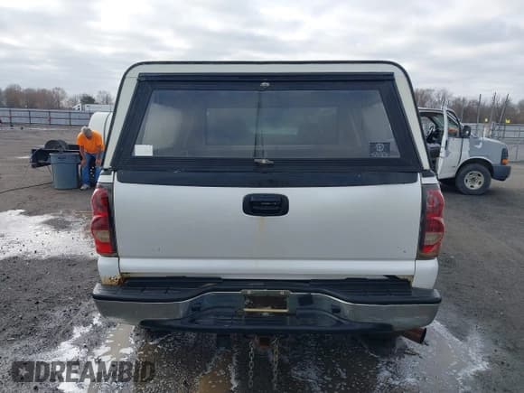 ✅ 2005 Chevrolet Silverado 2500HD LT • VIN: 1GCHK23215F950393 • Lot: 41780395. Wystawiony na IAAI z przebiegiem 294 419 mil. Bezpłatny archiwum sprzedaży aukcyjnych z USA i szczegółowy raport historii pojazdu na DreamBid. Zdjęcie 16.