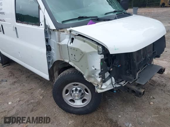 ✅ 2020 Chevrolet Express Cargo • VIN: 1GCWGAFG3L1199561 • Lot: 42936494. Listed on IAAI with 100,951 mi. Free auction sales archive from the USA and detailed vehicle history report at DreamBid. Image 6.