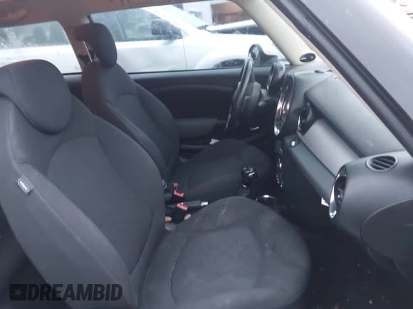 ✅ 2012 MINI Hardtop • VIN: WMWSU3C52CT261877 • Lot: 43799254. Listed on IAAI with 101,341 mi. Free auction sales archive from the USA and detailed vehicle history report at DreamBid. Image 5.