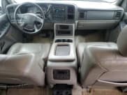 ✅ 2003 Chevrolet Suburban LT • VIN: 3GNFK16Z33G166665 • Lot: 64256954. Wystawiony na Copart z przebiegiem 130 368 mil. Bezpłatny archiwum sprzedaży aukcyjnych z USA i szczegółowy raport historii pojazdu na DreamBid. Zdjęcie 8.