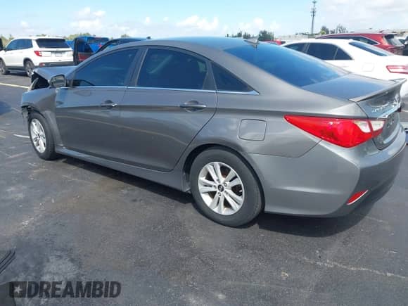 2014 Hyundai Sonata GLS с VIN 5NPEB4AC2EH847841, выставлен на аукционе IAAI как лот 43356617 с пробегом 124 953 миль миль и . История ставок и продаж доступна на DreamBid. Изображение 3.