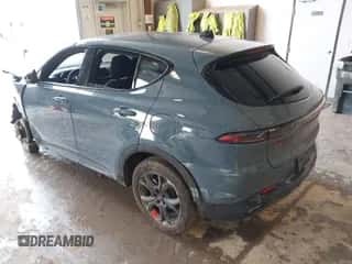 2024 Dodge Hornet R/T z VIN ZACPDFCW9R3A12166, wystawiony jako IAAI lot #42382866 z przebiegiem 17 442 mil mil oraz . Historia ofert i sprzedaży dostępna na DreamBid. Obrazek 3.