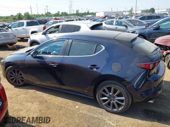 ✅ 2021 Mazda 3 Select • VIN: JM1BPAKL1M1337052 • Lot: 42814728. Wystawiony na IAAI z przebiegiem 72 940 mil. Bezpłatny archiwum sprzedaży aukcyjnych z USA i szczegółowy raport historii pojazdu na DreamBid. Zdjęcie 15.