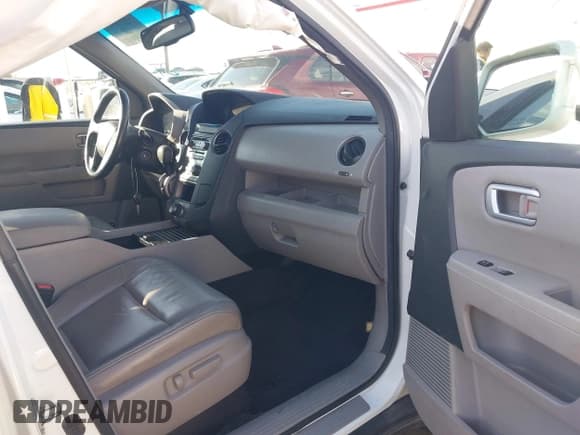 ✅ 2013 Honda Pilot Touring • VIN: 5FNYF4H90DB001880 • Lot: 43519244. Listed on IAAI with 199,875 mi. Free auction sales archive from the USA and detailed vehicle history report at DreamBid. Image 5.