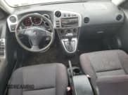 ✅ 2005 Pontiac Vibe • VIN: 5Y2SM63865Z428255 • Lot: 92933675. Wystawiony na Copart z przebiegiem 196 767 mil. Bezpłatny archiwum sprzedaży aukcyjnych z USA i szczegółowy raport historii pojazdu na DreamBid. Zdjęcie 8.