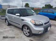 ✅ 2010 Kia Soul + • VIN: KNDJT2A2XA7029098 • Лот: 43070016. Опубликован ранее на IAAI с пробегом 112 143 миль. Бесплатный доступ к архиву аукционных продаж из США и подробный отчёт об истории автомобиля на DreamBid. Изображение 1.