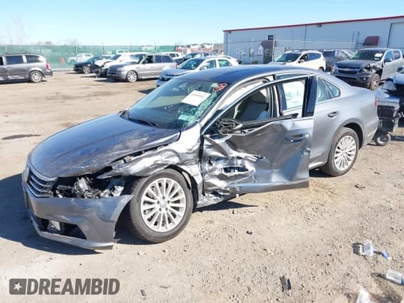 ✅ 2017 Volkswagen Passat SE • VIN: 1VWBT7A37HC014907 • Lot: 43559552. Listed on IAAI with 171,721 mi. Free auction sales archive from the USA and detailed vehicle history report at DreamBid. Image 17.