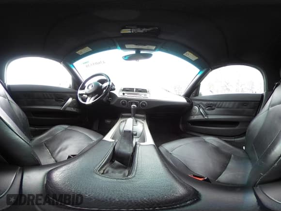 ✅ 2003 BMW Z4 2.5i • VIN: 4USBT334X3LS43716 • Lot: 43605538. Wystawiony na IAAI z przebiegiem 213 396 mil. Bezpłatny archiwum sprzedaży aukcyjnych z USA i szczegółowy raport historii pojazdu na DreamBid. Zdjęcie 18.