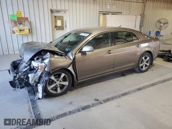 2011 Chevrolet Malibu 1LT z VIN 1G1ZC5E14BF359888, wystawiony jako Copart lot #85874495 z przebiegiem 77 281 mil mil oraz Szkoda całkowita • Salvage title. Historia ofert i sprzedaży dostępna na DreamBid. Obrazek 1.