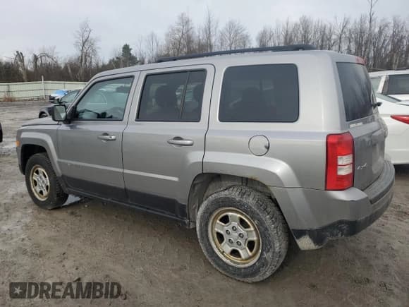 ✅ 2016 Jeep Patriot Sport SE • VIN: 1C4NJRBB0GD668812 • Lot: 91914285. Listed on Copart with 190,286 mi. Free auction sales archive from the USA and detailed vehicle history report at DreamBid. Image 2.