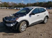 ✅ 2022 Ford Escape S • VIN: 1FMCU0F62NUA23479 • Lot: 90743145. Wystawiony na Copart z przebiegiem 48 417 mil. Bezpłatny archiwum sprzedaży aukcyjnych z USA i szczegółowy raport historii pojazdu na DreamBid. Zdjęcie 1.