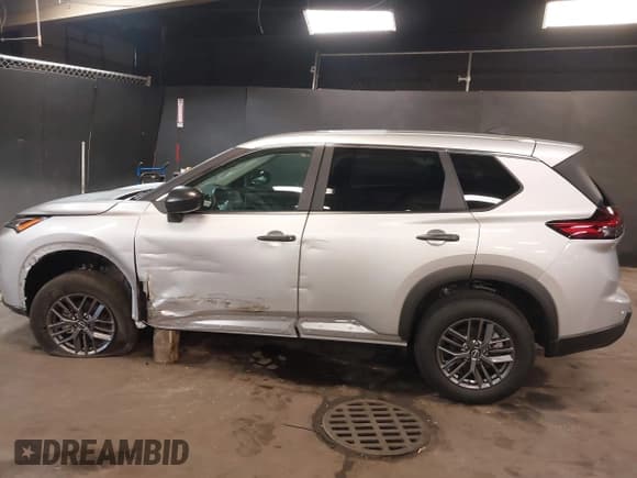 ✅ 2025 Nissan Rogue S • VIN: 5N1BT3ABXSC776215 • Lot: 41797913. Listed on IAAI with 60 mi. Free auction sales archive from the USA and detailed vehicle history report at DreamBid. Image 14.