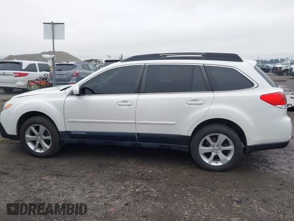 ✅ 2013 Subaru Outback Limited • VIN: 4S4BRBKC2D3249255 • Lot: 43575550. Listed on IAAI with 198,108 mi. Free auction sales archive from the USA and detailed vehicle history report at DreamBid. Image 14.