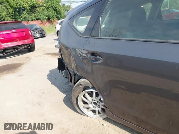 ✅ 2015 Toyota Prius Two • VIN: JTDZN3EUXFJ015856 • Lot: 42910012. Listed on IAAI with 194,958 mi. Free auction sales archive from the USA and detailed vehicle history report at DreamBid. Image 6.