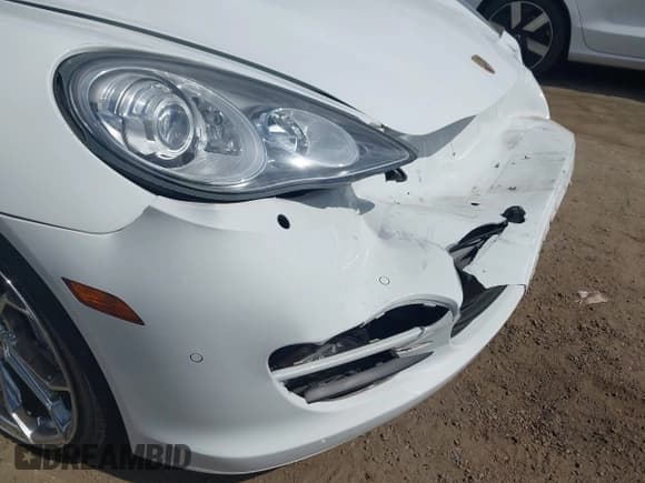 ✅ 2013 Porsche Panamera S • VIN: WP0AB2A71DL060847 • Lot: 43437409. Wystawiony na IAAI z przebiegiem 56 180 mil. Bezpłatny archiwum sprzedaży aukcyjnych z USA i szczegółowy raport historii pojazdu na DreamBid. Zdjęcie 18.