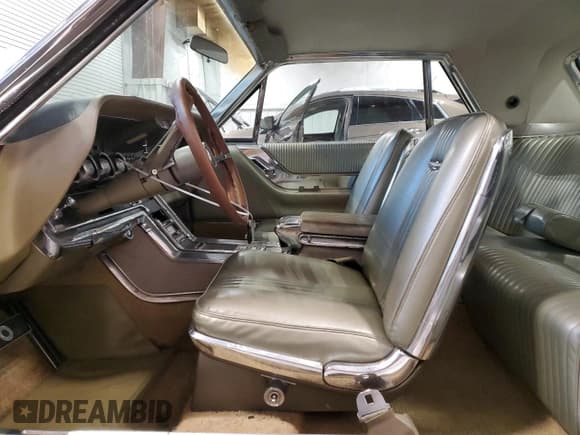 ✅ 1965 Ford Thunderbird • VIN: 5Y83Z133700 • Лот: 85529174. Опубликован ранее на Copart с пробегом Не указан. Бесплатный доступ к архиву аукционных продаж из США и подробный отчёт об истории автомобиля на DreamBid. Изображение 7.