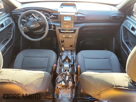 ✅ 2021 Ford Police Interceptor Utility • VIN: 1FM5K8AC7MNA02162 • Lot: 81581975. Wystawiony na Copart z przebiegiem 89 284 mil. Bezpłatny archiwum sprzedaży aukcyjnych z USA i szczegółowy raport historii pojazdu na DreamBid. Zdjęcie 8.